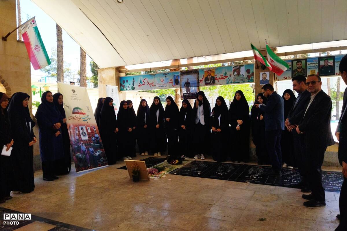 چهلمین روز عروج؛ مراسم یادبود شهید علیرضا مهرپور، حماسه ناو دنا در جنگ رمضان