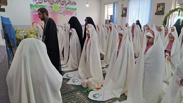 جشن تکلیف دختران کلاس سومی دبستان ام‌ البنین در دارالقرآن مرکزی یزد