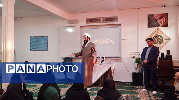 جلسه آموزش فرزند پروری برای والدین در مدرسه دخترانه مهندس رحمانی فرد ناحیه یک مشهد 