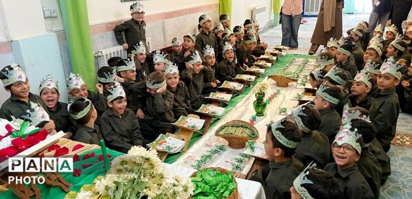 جشن شکوفه‌های قرآنی در مدرسه وحدت اسلامی نظرآباد 