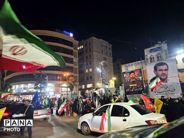 حضور گسترده مردم در سالگرد چهلمین روز درگذشت رهبر شهید در خیابان‌های شهر بندرعباس