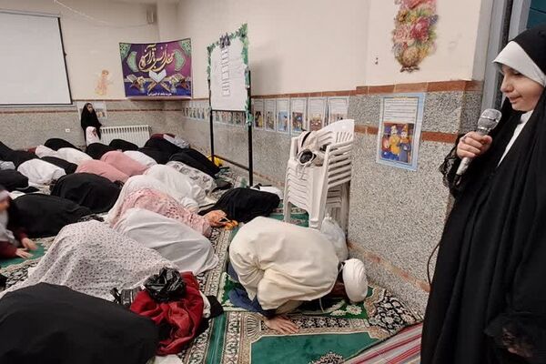  برگزاری مراسم شهادت امام صادق علیه السلام در دبستان شاهد ام البنین (س) ناحیه دو شهرری 