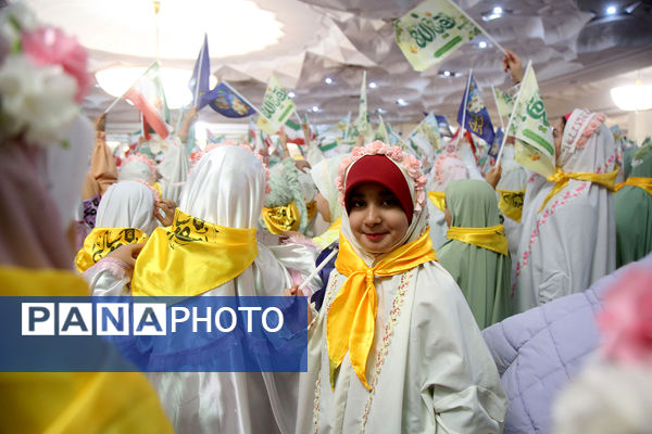 دختران، مهمان حضرت معصومه(س) شدند