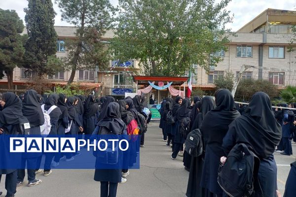 برگزاری جشن آغازین مهرماه در دبیرستان حضرت زینب(س) ناحیه یک شهرری