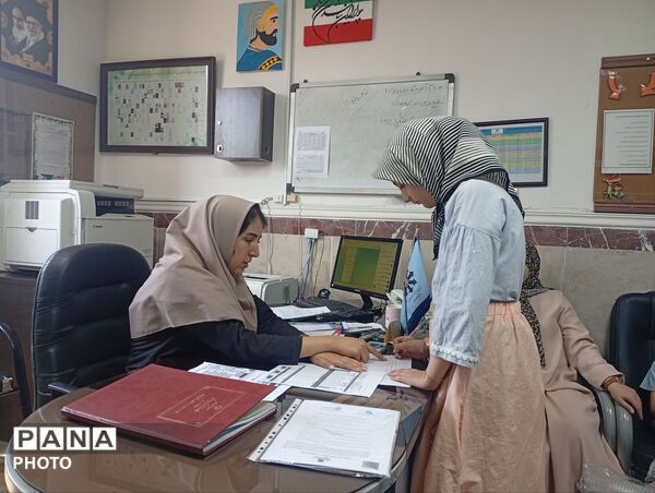 آغاز فرآیند ثبت‌نام دبیرستان فرزانگان ۵ ساوجبلاغ با ویژه برنامه «پروژه مهر» 