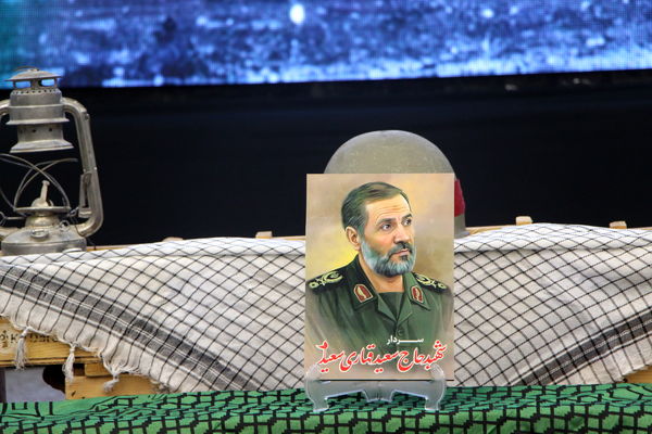 نشست بررسی کتاب همسفر آتش و برف یزد