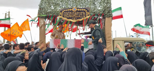 مراسم تشییع و خاکسپاری دو شهید گمنام دوران دفاع مقدس در قم