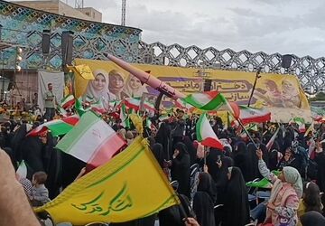 دختر، لبخند خدا