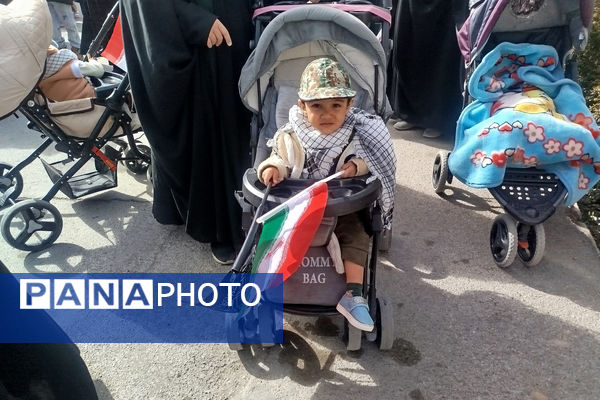 حضور پرشور دانش‌آموزان شهر بهمن در راهپیمایی ۲۲ بهمن ماه