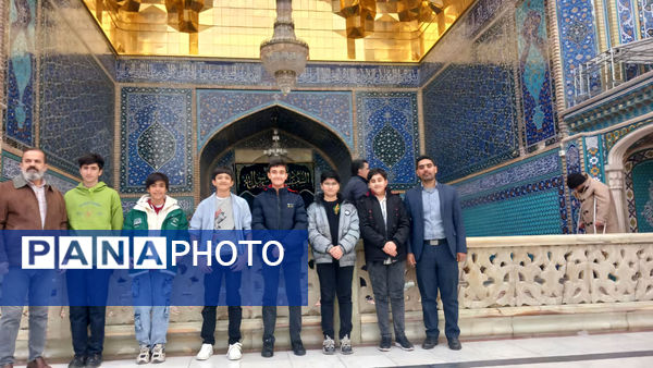 آیین جشن تکلیف دانش‌آموزان دبیرستان شهید غفاری قم