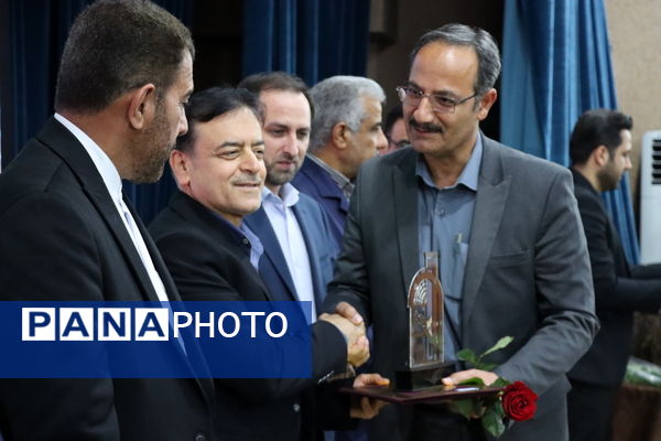 تجلیل از معلمان نمونه استان بوشهر 