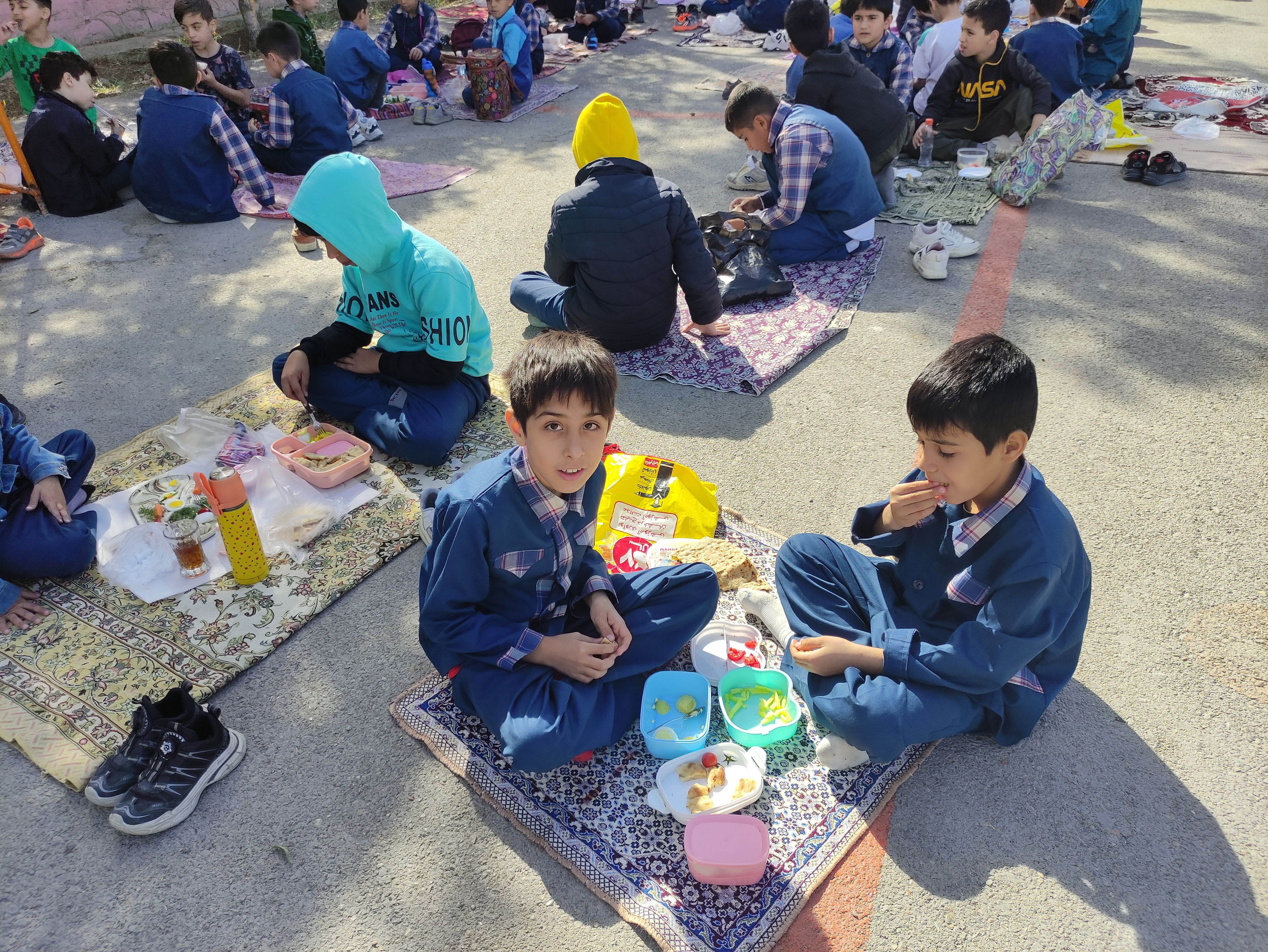 صبحانه سلامت در دبستان هیأت امنایی قرآنی مبین شهرستان شیروان