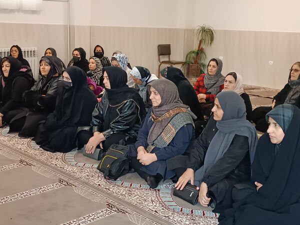 برگزاری کلاس آموزشی با محوریت هویت یابی در دبیرستان دخترانه نور اردبیل