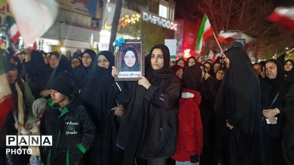 تجمع گسترده مردمی در مسجد جامع نیشابور و تشییع دو شهید جنگ رمضان