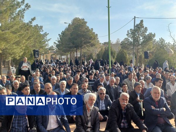 نماز عید فطر در گلزار شهدا شهرستان کوهپایه