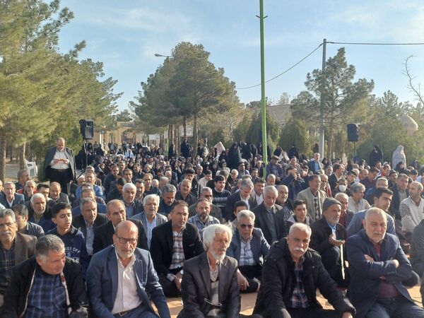 نماز عید فطر در گلزار شهدا شهرستان کوهپایه