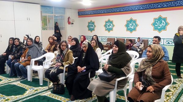 جلسه آموزش خانواده با موضوع فضای مجازی در دبستان پنجم مهر