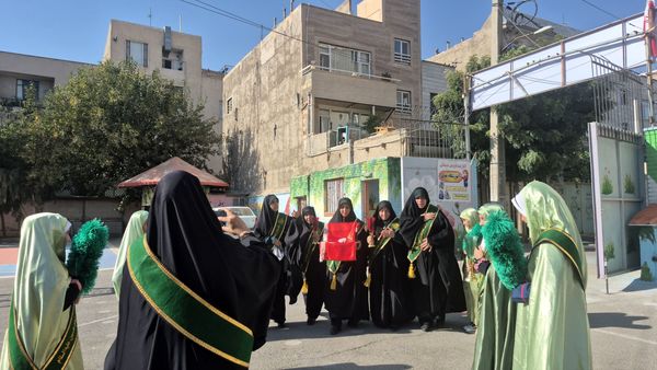 آیین افتتاح طرح مصباح الهدی با عطر پرچم حسینی در دبستان هدی