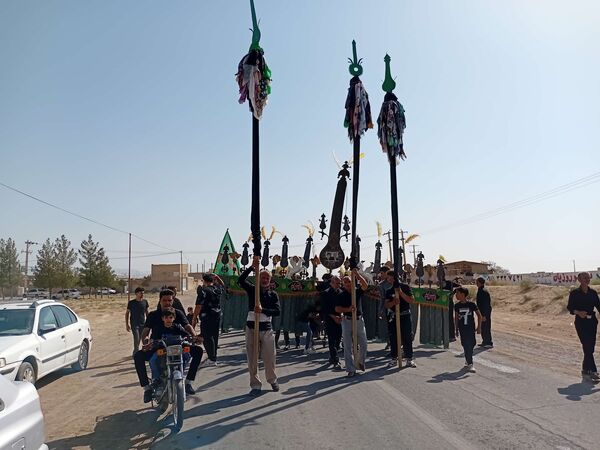 مراسم سینه زنی و علم گردانی در خلیل آباد
