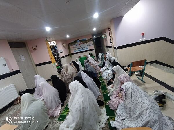 سفره مهربانی مهمانی خدا در آموزشگاه دخترانه نمونه دولتی فدک شهرستان فاروج 