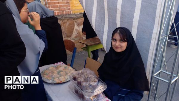 نمایشگاه بازارچه کسب و کار دانش‌آموزی در مدرسه شهید رجایی