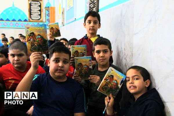 محفل نویسنده کتاب «فرمانده سری» در یزد