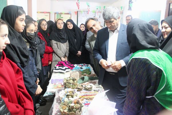  آیین افتتاح جشنواره ماها و ایران‌مون در دبیرستان خدیجه کبری پردیس 