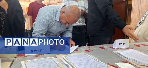 تجلیل از رتبه‌های برتر علمی فرزندان 