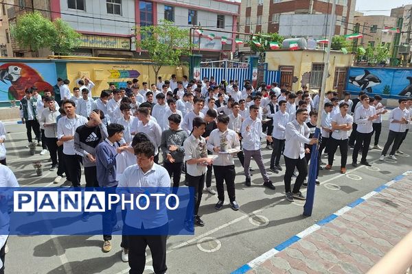 مراسم تجلیل از دانش آموزان برتر در بهارستان‌۲