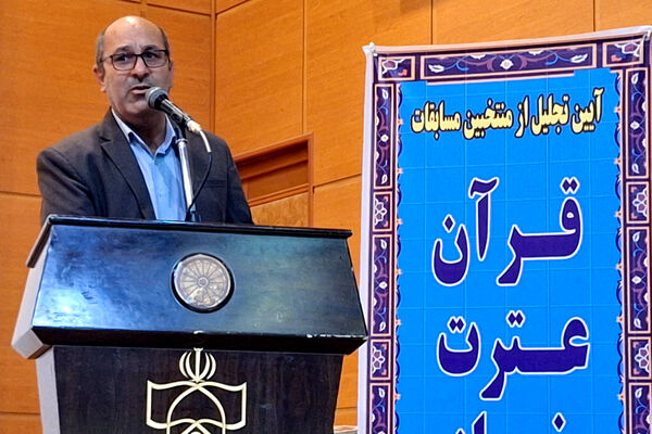 تقدیر از چهره های روشن در محفل ایمان 