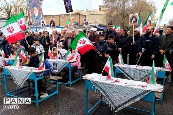 مراسم گرامیداشت چهلمین روز شهادت دانش‌آموزان میناب در شهرستان اسلام‌آباد غرب