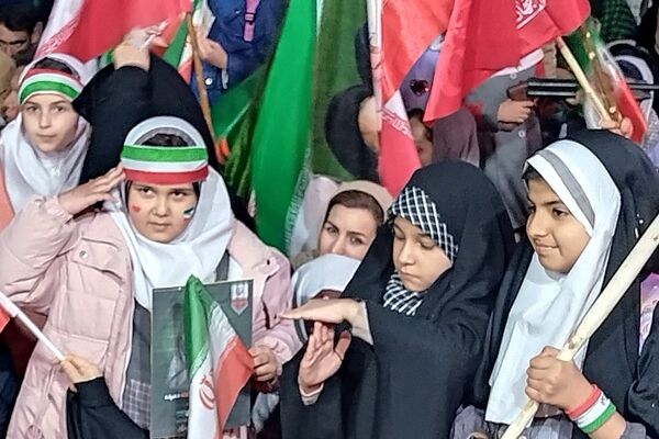 شب میدانداری دختران در خط مقدم