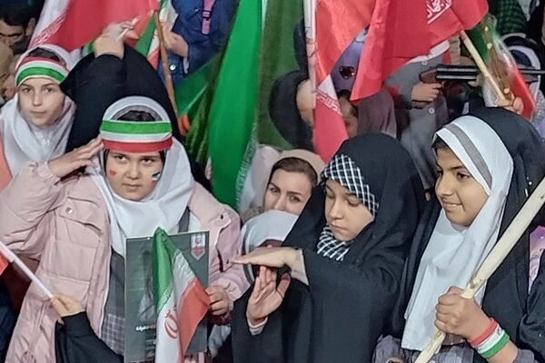 شب میدانداری دختران در خط مقدم
