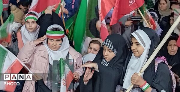 شب میدانداری دختران در خط مقدم