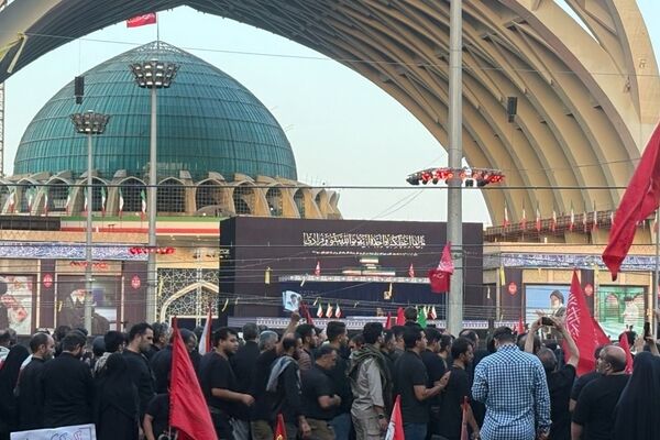 مصلای تهران با فریادِ باید برخاست لرزید