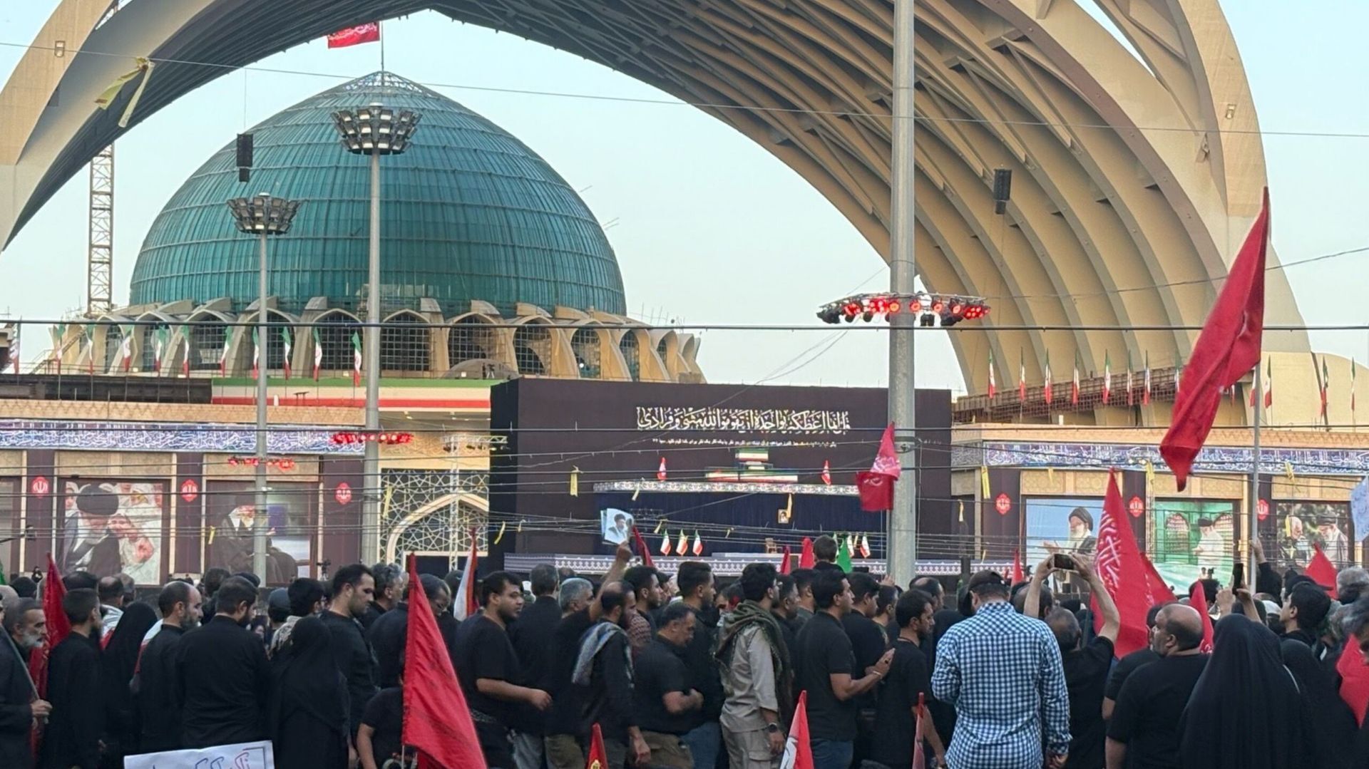 مصلای تهران با فریادِ باید برخاست لرزید