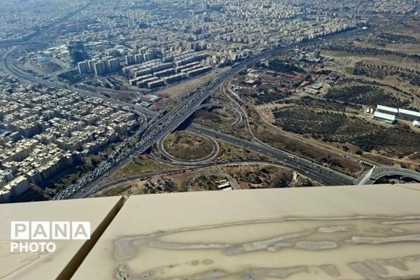 بازدید پرشور دختران دبیرستان قیام و بعثت‌۲ از بلندترین نماد پایتخت