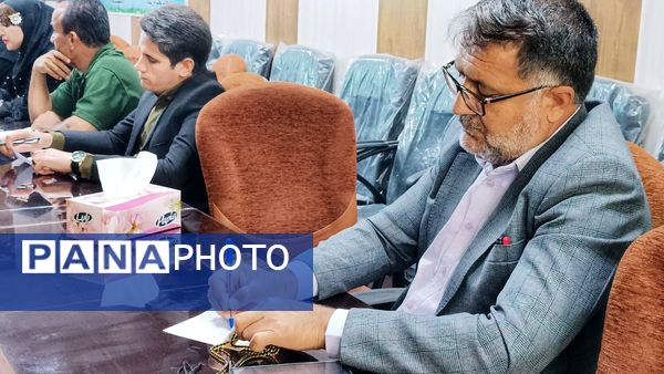 نشست خبری رئیس آموزش و پرورش شهرستان مارگون به‌مناسبت هفته معلم