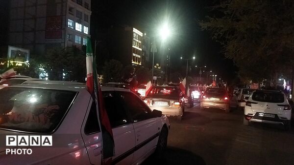 رژه ماشینی همچنان در بلوار فضل پایان ندارد 