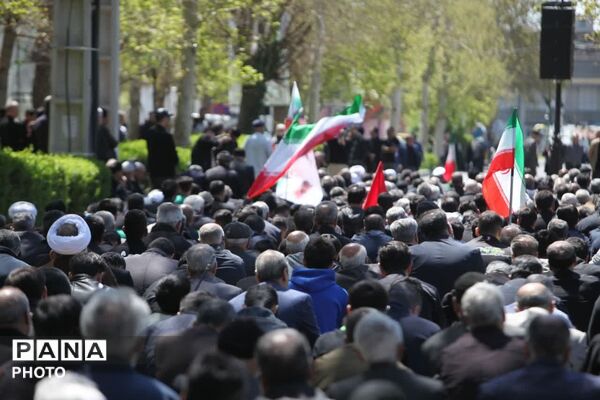 مردم نظرآباد با قلب‌هایی مالامال از عشق و وفا در سوگ رهبر شهید گردهم آمدند