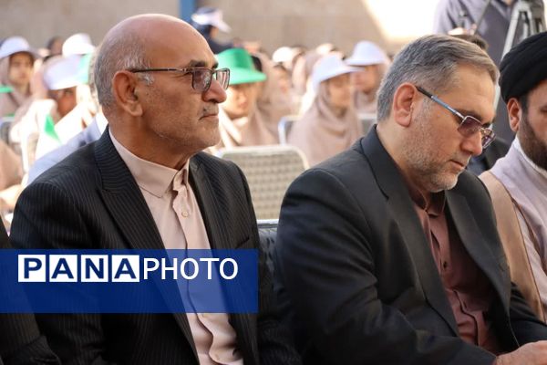 مراسم جشن ملی عاطفه‌ها در دبیرستان دخترانه شهید دکتر پاکنژاد یزد 