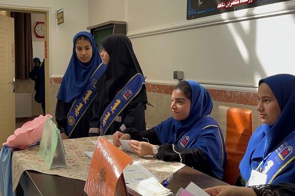 انتخابات همیار مشاور در آموزشگاه منتصرین شاهد شهرستان ورامین