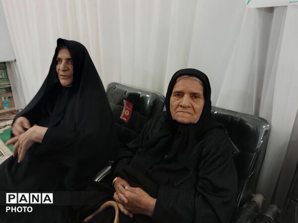 حضور دانش‌آموزان پیشتاز در مراسم ختم سرداران سرافراز شهرستان فارسان در میلاد امام رضا (ع)