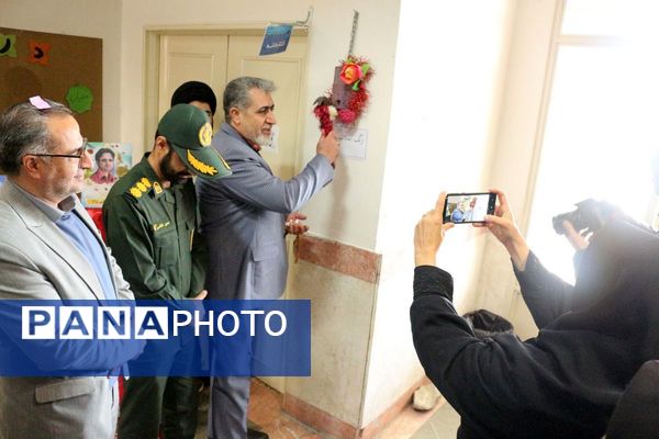 نواختن زنگ انقلاب در مدرسه فاطمه الزهرا(س) فیروزکوه