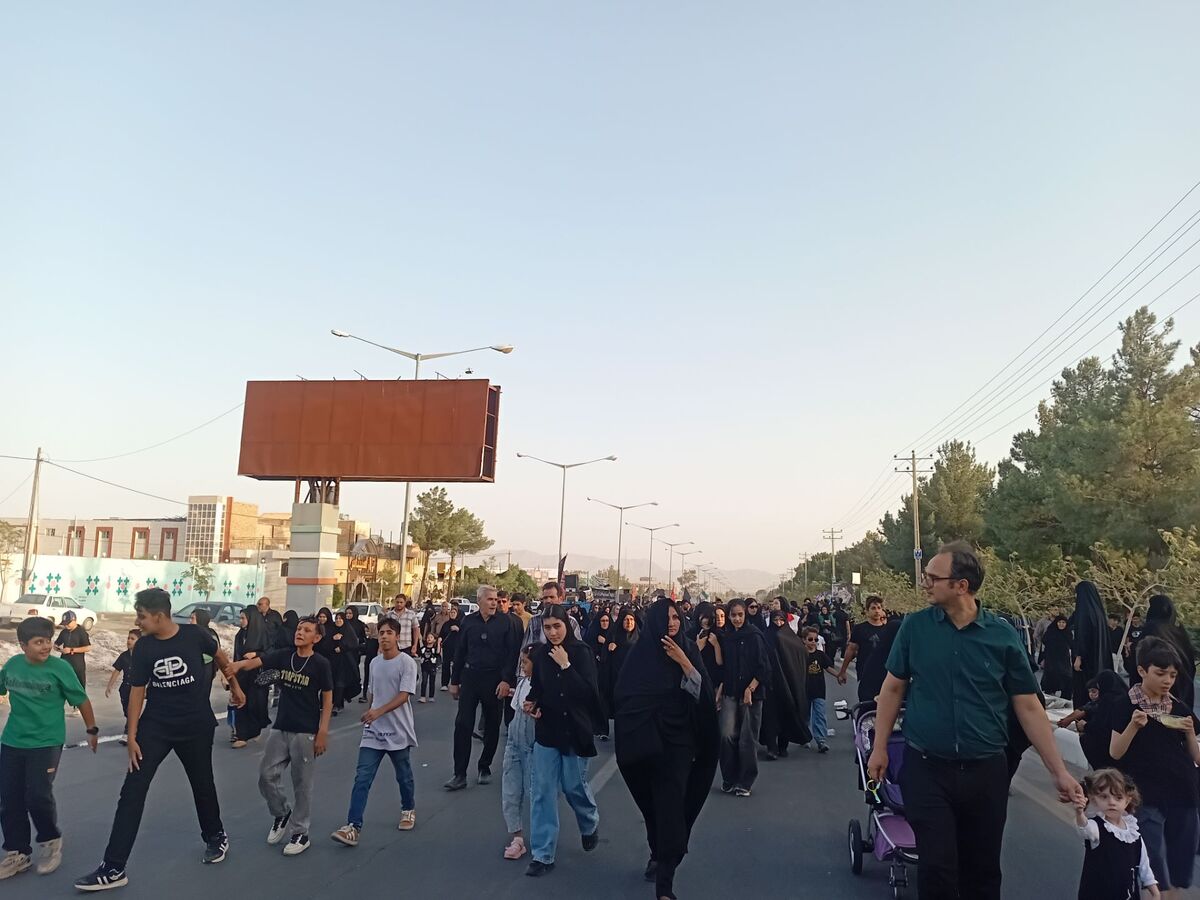 پیادروی جاماندگان اربعین در شهرستان کاشمر
