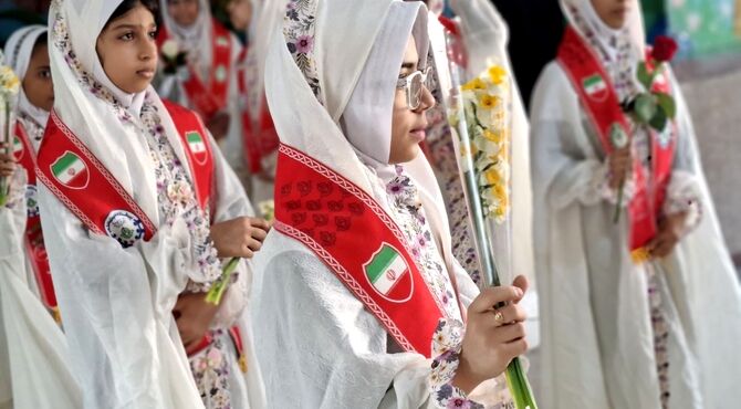 حال و هوای میلاد امام زمان(عج) با آیین سنتی «حق لیلی» در مدارس میناب