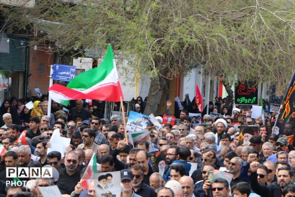 راهپیمایی روز قدس همزمان با تشییع شهید اقتدار در جهرم