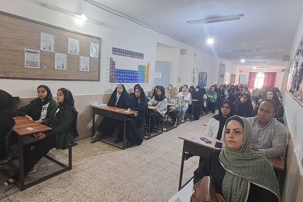 جلسه توجیهی هدایت تحصیلی با حضور مشاورین تحصیلی در دبیرستان فرزانگان شهرستان قدس