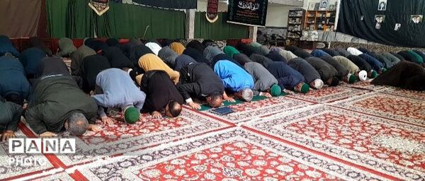  اقامه نماز عبادی سیاسی جمعه همزمان با سی و چهارمین روز شهادت قائد امت حضرت آیت الله خامنه‌ای 