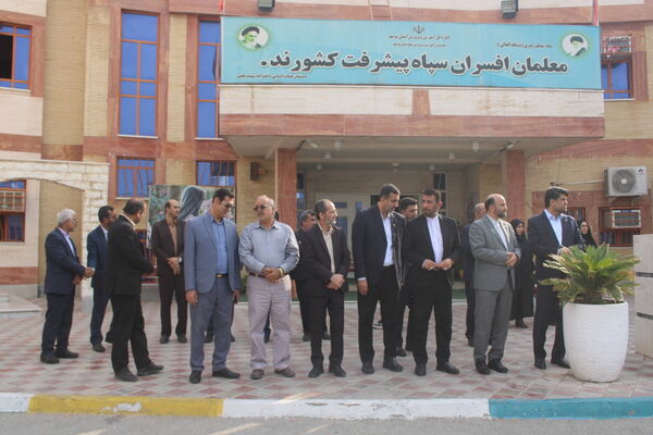 سپاس معلم در دبستان دخترانه شهید باهنر بوشهر 